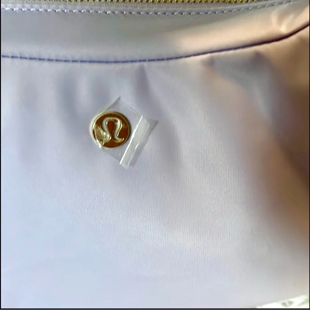 Lululemon City Essentials Shoulder Bag 4L Lavender Frost NWT - Picture 12 of 16
